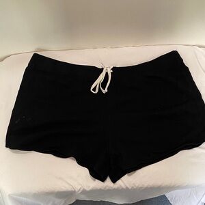Old Navy Women's Shorts in Black